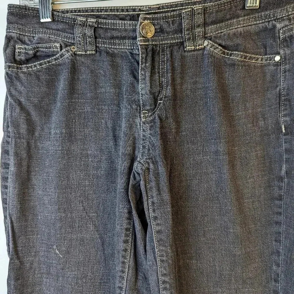 White House Black Market Cropped Jeans - 2 - Picture 4 of 8